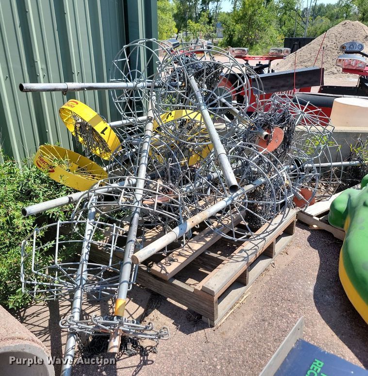 image for item LQ9185 Approximately 15 disc golf basket targets