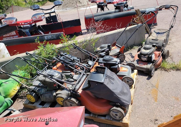 image for item LQ9188 (6) push mowers