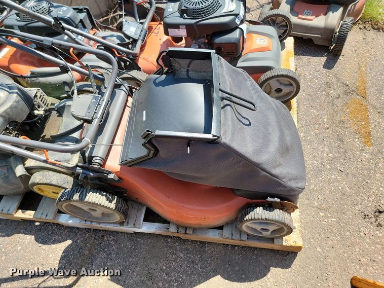 image for item LQ9188 (6) push mowers