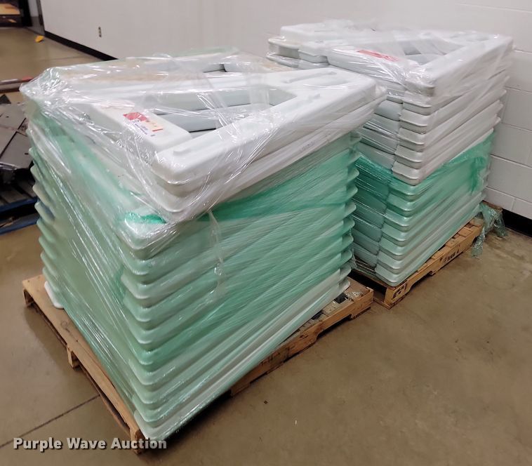 image for item LQ9191 (50) plastic barricades