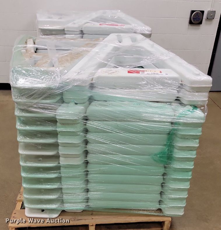 image for item LQ9191 (50) plastic barricades