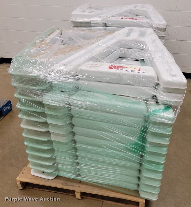 image for item LQ9191 (50) plastic barricades