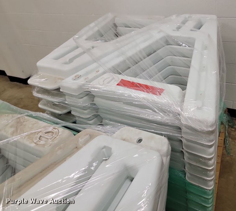 image for item LQ9191 (50) plastic barricades