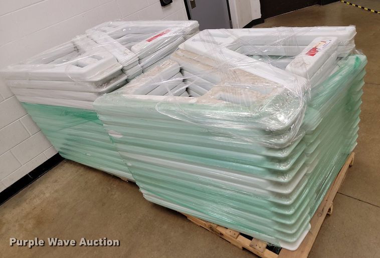 image for item LQ9191 (50) plastic barricades