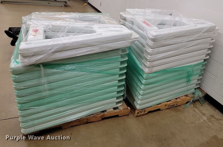 image for item LQ9191 (50) plastic barricades