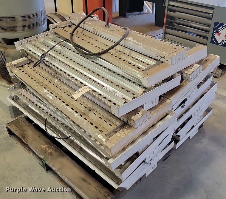 image for item LQ9206 Approximately 15 light fixtures