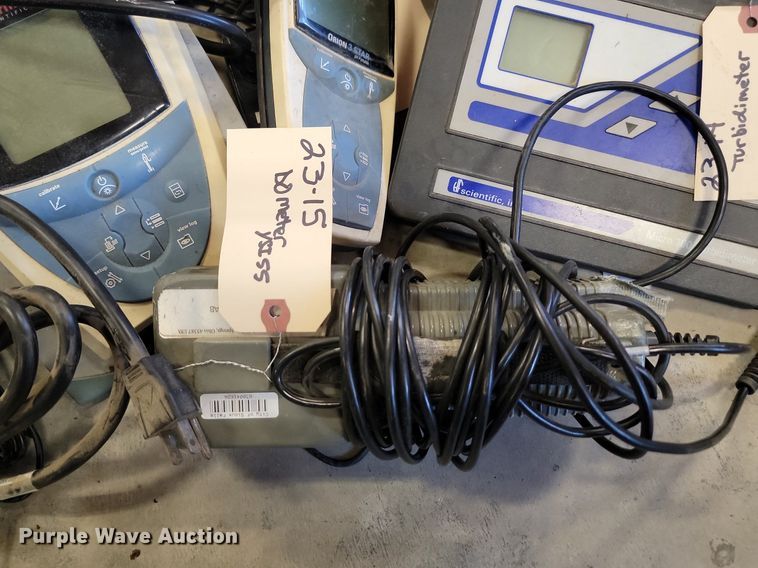 image for item LQ9211 PH meters/readers