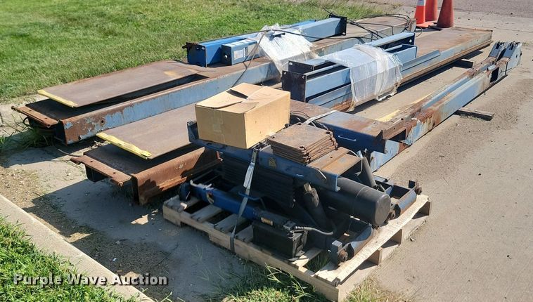 image for item LQ9220 Rotary  four post automotive lift