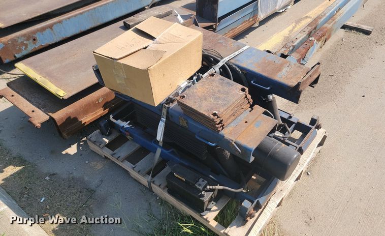 image for item LQ9220 Rotary  four post automotive lift