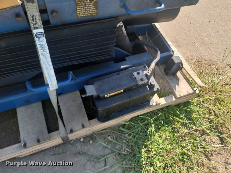 image for item LQ9220 Rotary  four post automotive lift