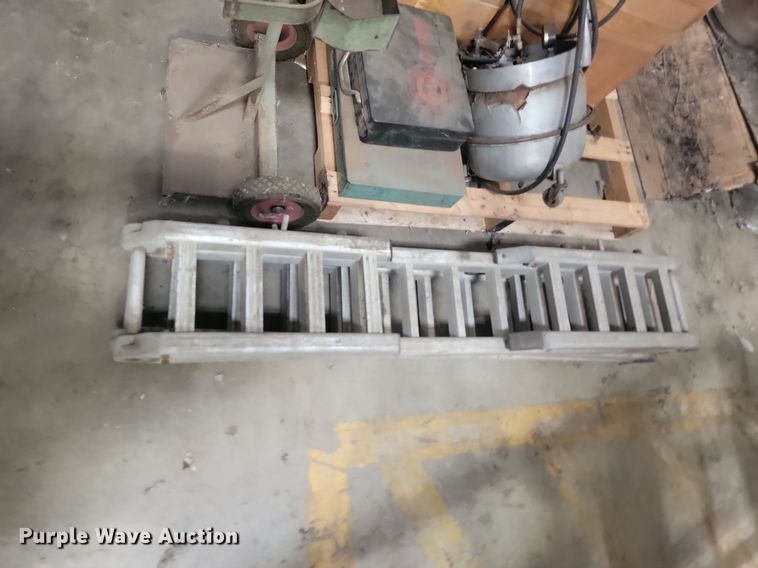 image for item LQ9221 Tools