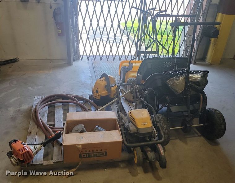 image for item LQ9223 Lawn and garden equipment