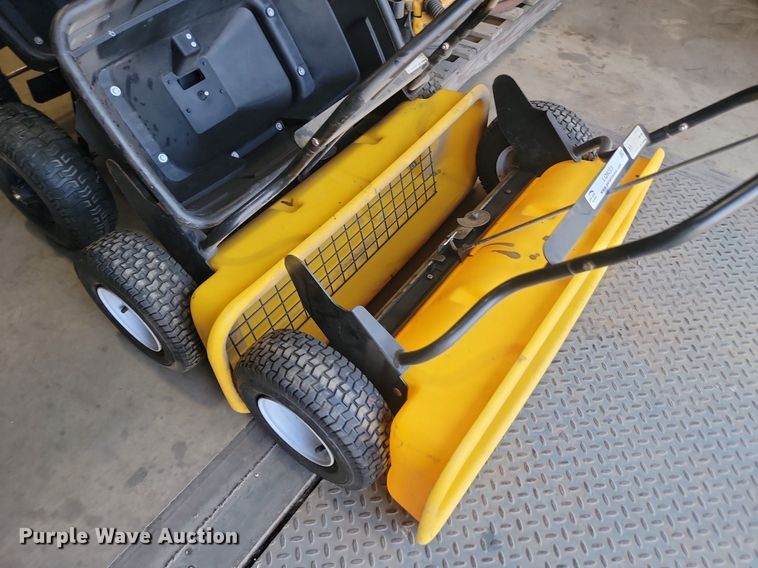 image for item LQ9223 Lawn and garden equipment