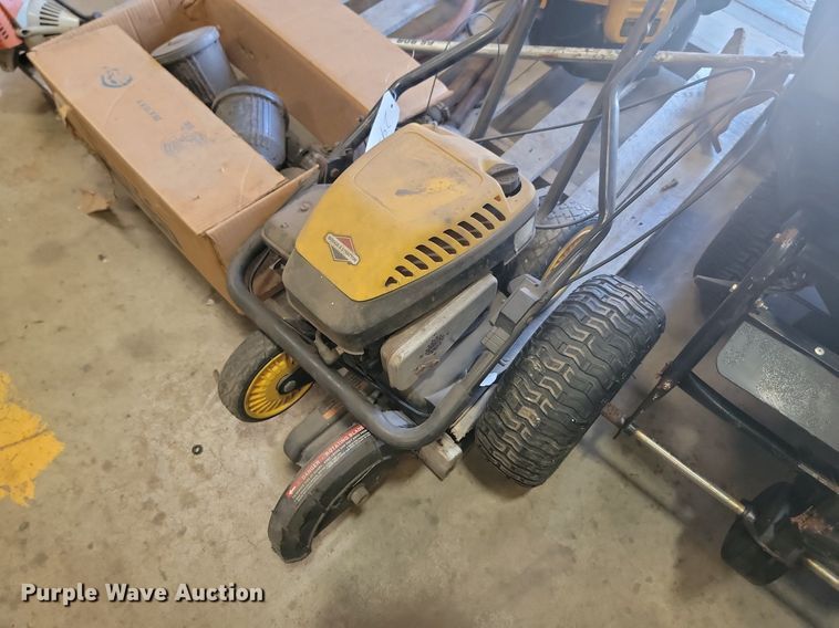 image for item LQ9223 Lawn and garden equipment