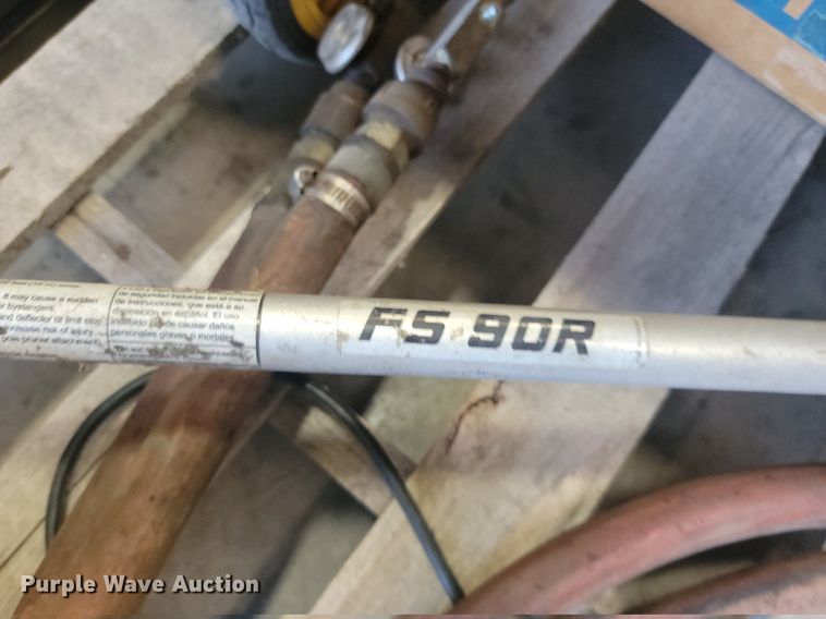 image for item LQ9223 Lawn and garden equipment