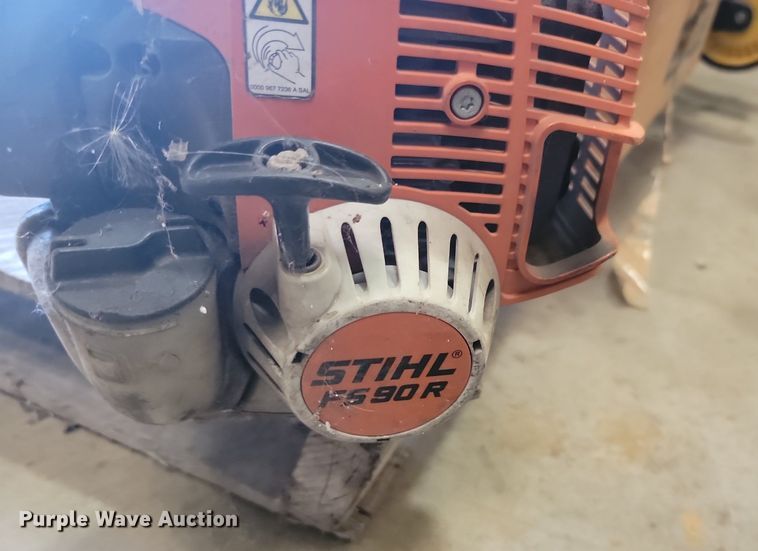 image for item LQ9223 Lawn and garden equipment