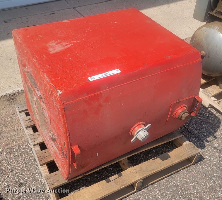image for item LQ9271 Fuel tank