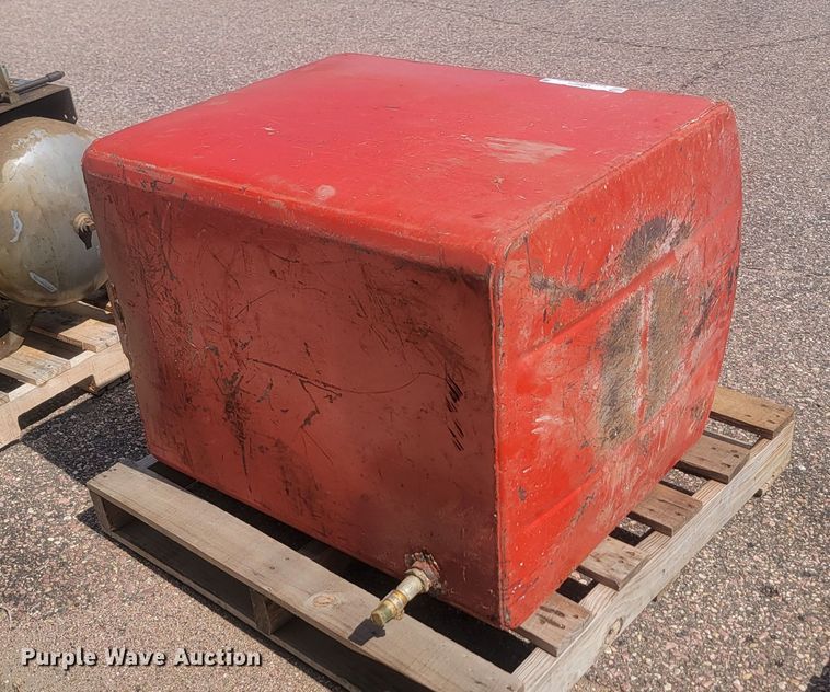 image for item LQ9271 Fuel tank