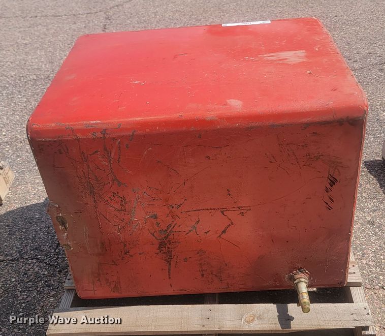 image for item LQ9271 Fuel tank