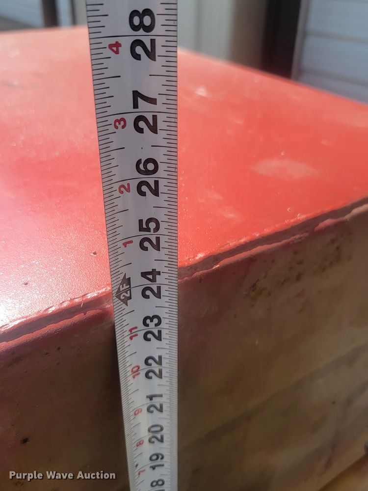 image for item LQ9271 Fuel tank