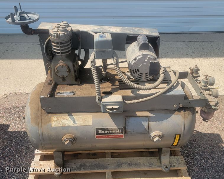 image for item LQ9272 (2) air compressors