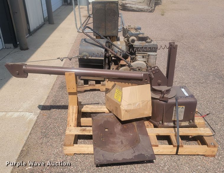 image for item LQ9273 Auto Crane 1500  crane