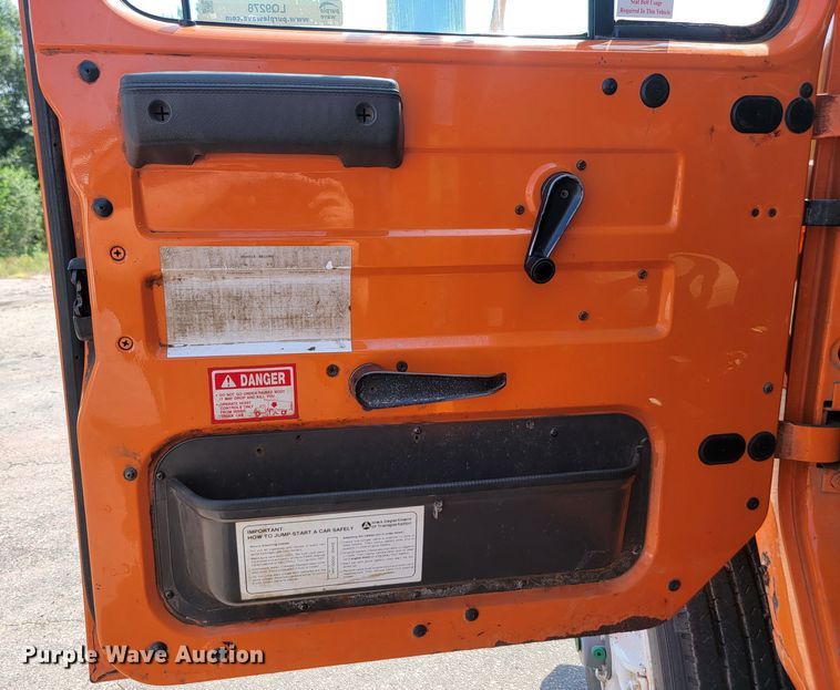 image for item LQ9278 1996 International 4700  dump truck