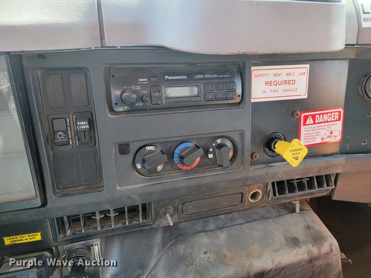 image for item LQ9278 1996 International 4700  dump truck