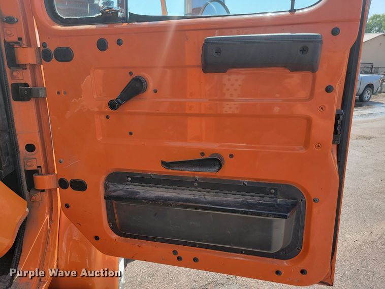 image for item LQ9278 1996 International 4700  dump truck