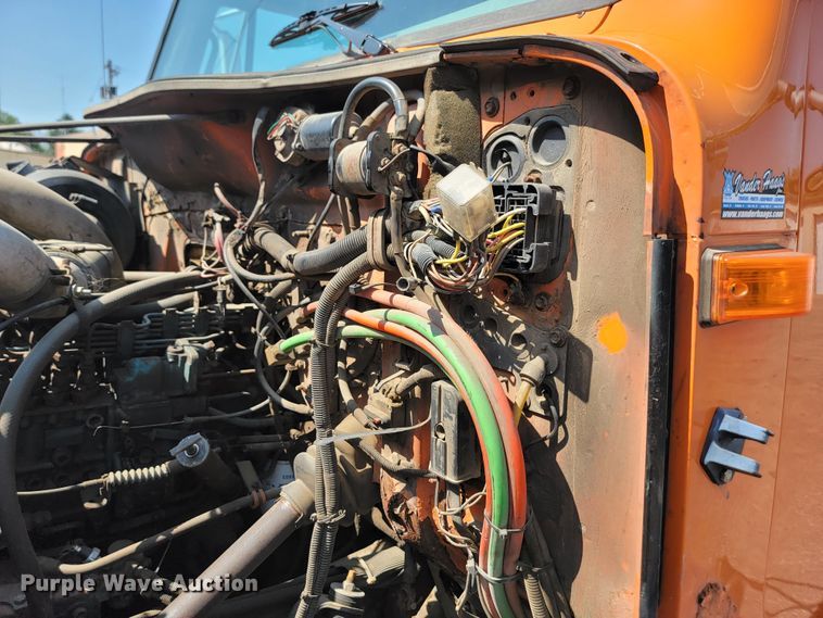 image for item LQ9278 1996 International 4700  dump truck