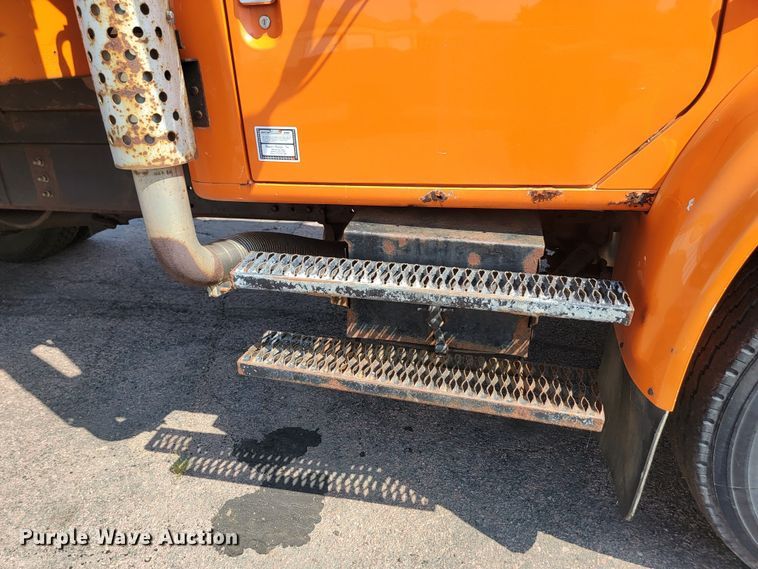 image for item LQ9279 1998 International 4700  dump truck