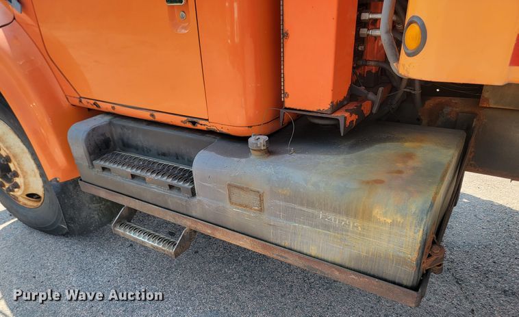 image for item LQ9279 1998 International 4700  dump truck