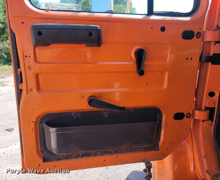 image for item LQ9279 1998 International 4700  dump truck