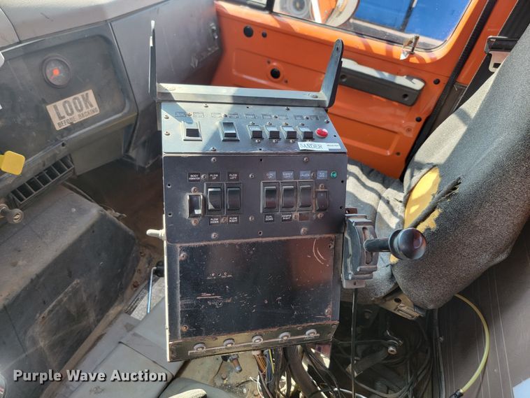 image for item LQ9279 1998 International 4700  dump truck