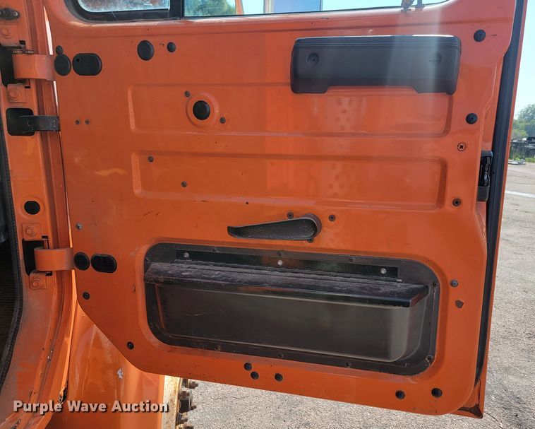 image for item LQ9279 1998 International 4700  dump truck