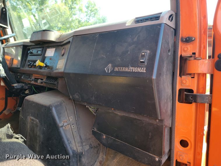 image for item LQ9279 1998 International 4700  dump truck