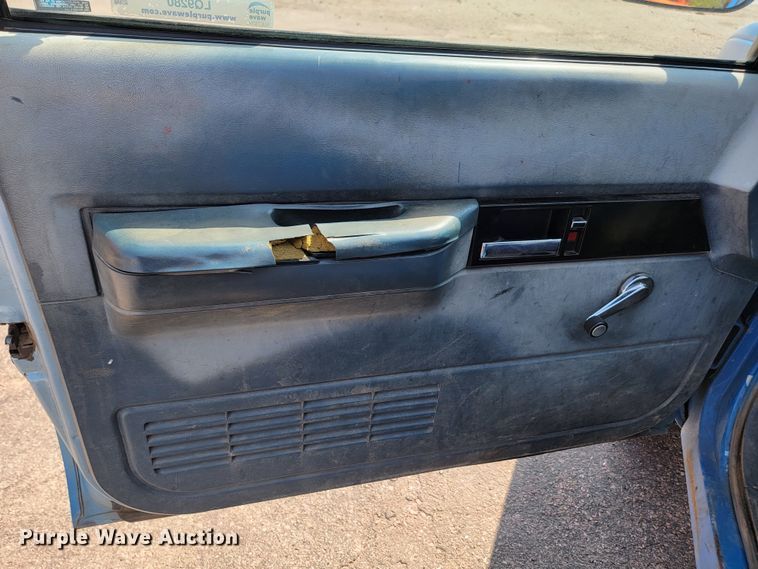 image for item LQ9280 1992 Chevrolet C2500HD  utility bed pickup truck