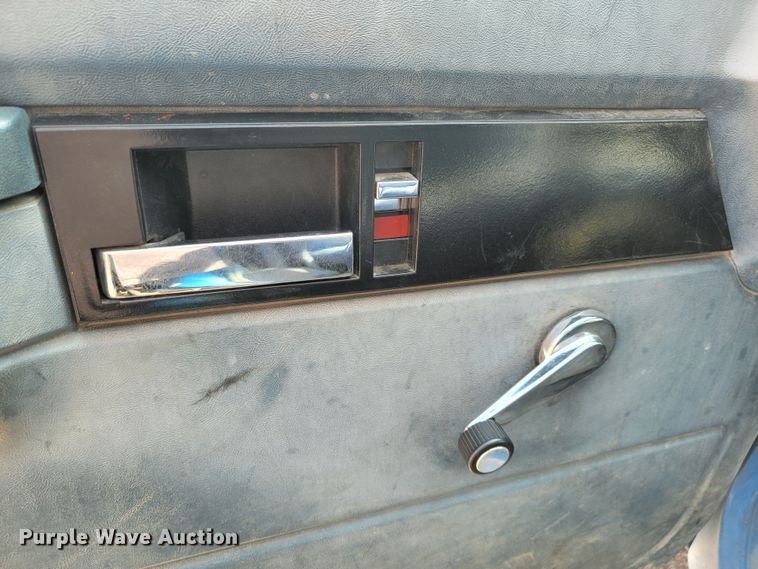 image for item LQ9280 1992 Chevrolet C2500HD  utility bed pickup truck