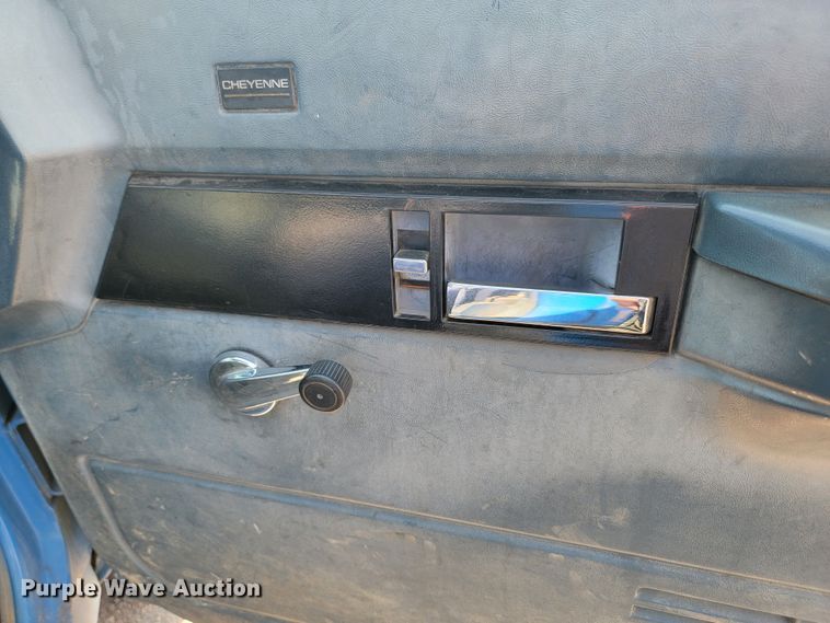 image for item LQ9280 1992 Chevrolet C2500HD  utility bed pickup truck