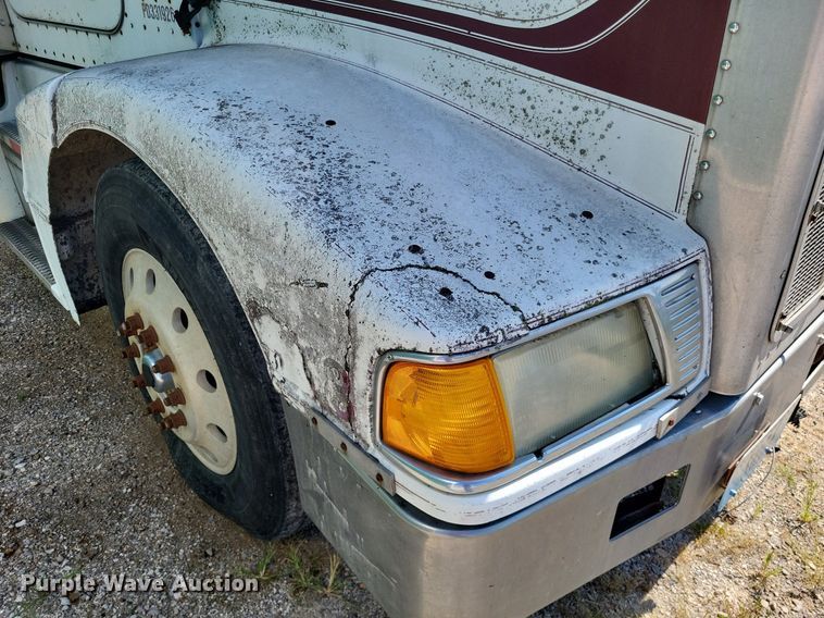 image for item LS9705 1993 Peterbilt 377  semi truck