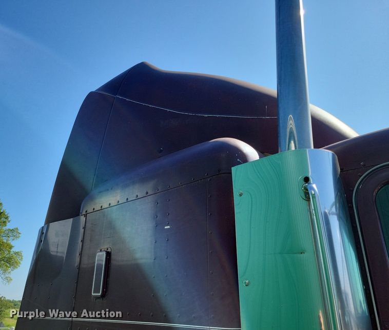 image for item LS9705 1993 Peterbilt 377  semi truck