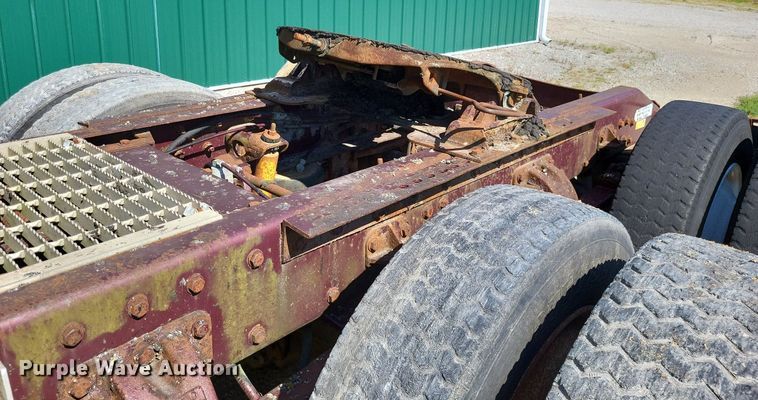 image for item LS9705 1993 Peterbilt 377  semi truck