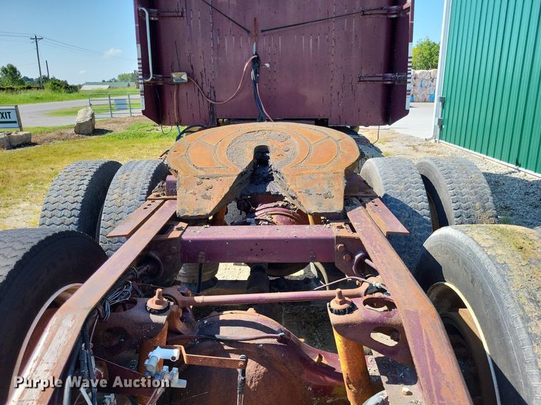 image for item LS9705 1993 Peterbilt 377  semi truck