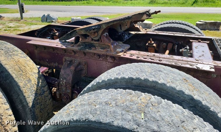 image for item LS9705 1993 Peterbilt 377  semi truck