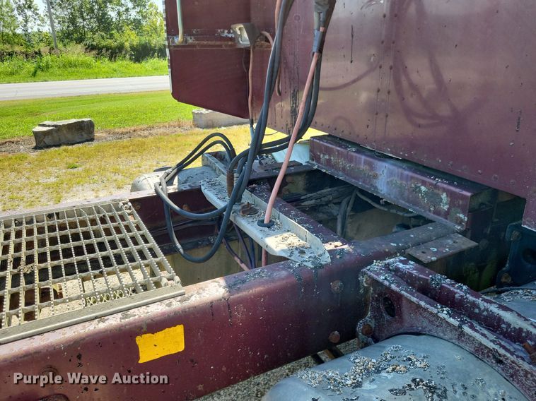 image for item LS9705 1993 Peterbilt 377  semi truck