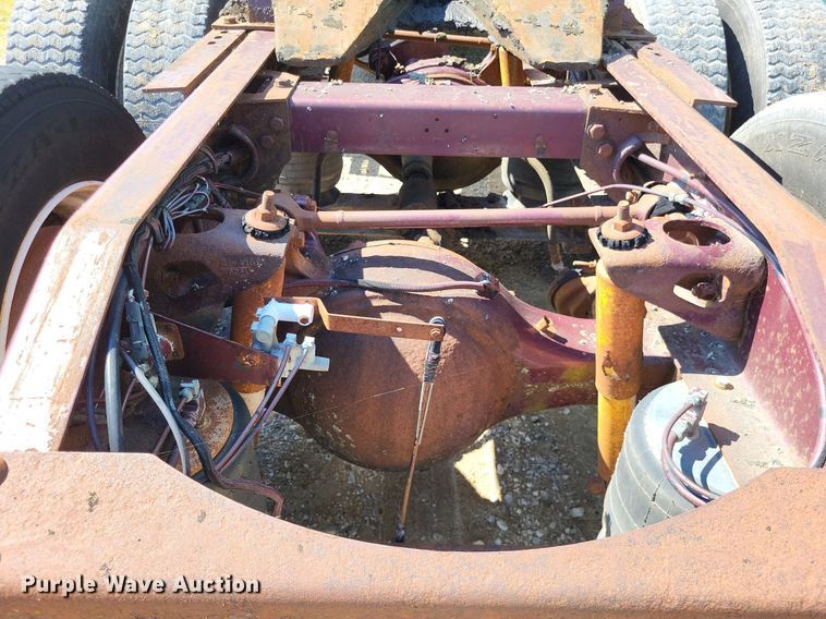 image for item LS9705 1993 Peterbilt 377  semi truck