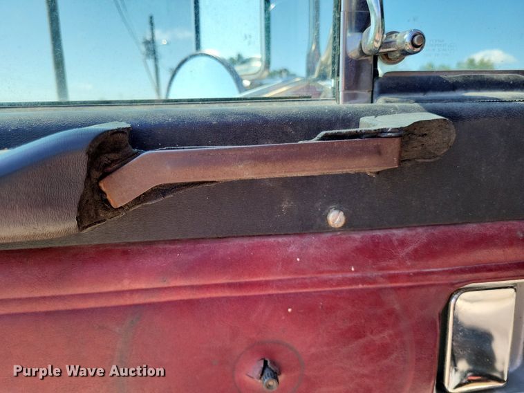 image for item LS9705 1993 Peterbilt 377  semi truck