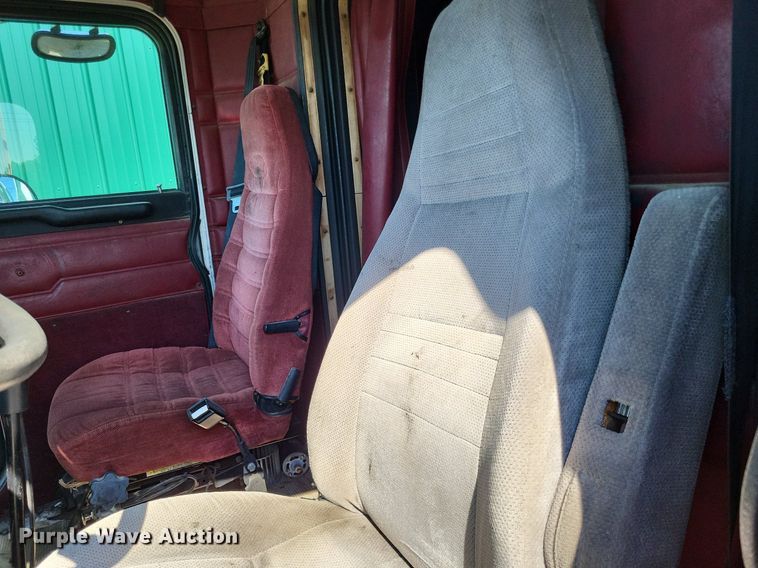 image for item LS9705 1993 Peterbilt 377  semi truck