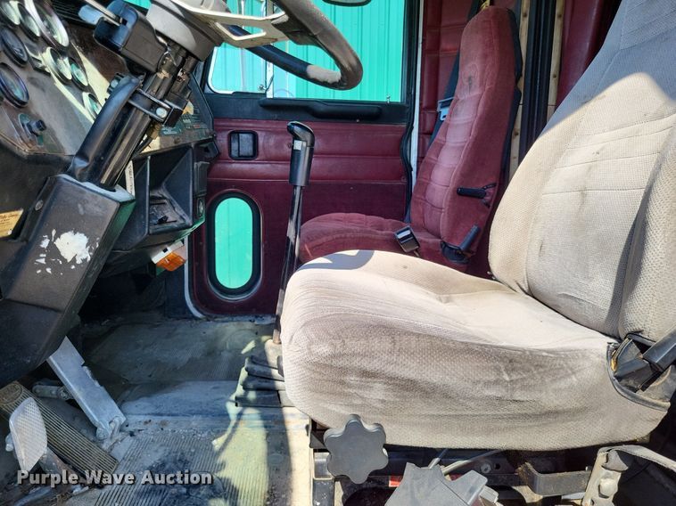 image for item LS9705 1993 Peterbilt 377  semi truck