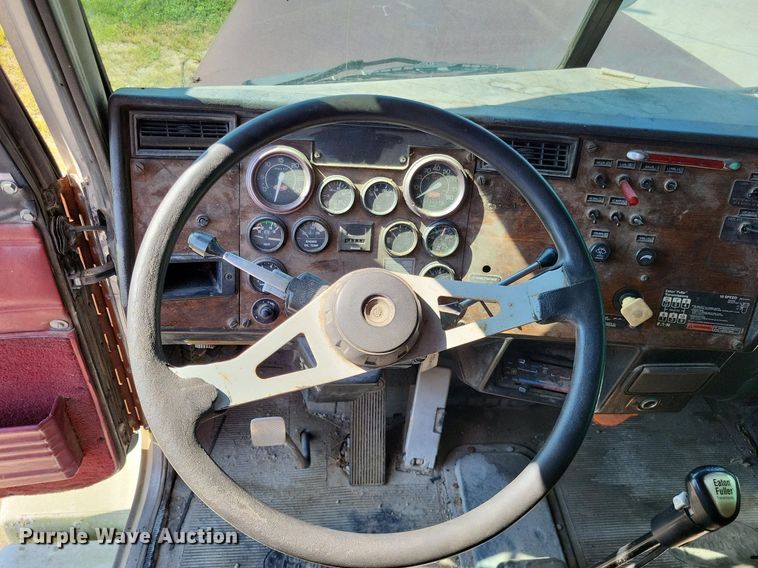 image for item LS9705 1993 Peterbilt 377  semi truck